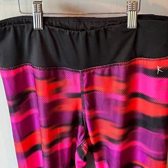 DANSKIN Now Capri‎ Cropped Fitted Dri-More Leggings Yoga Workout Pants Size Med - Picture 2 of 4